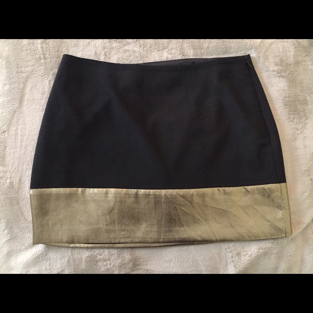 Black and gold express skirt